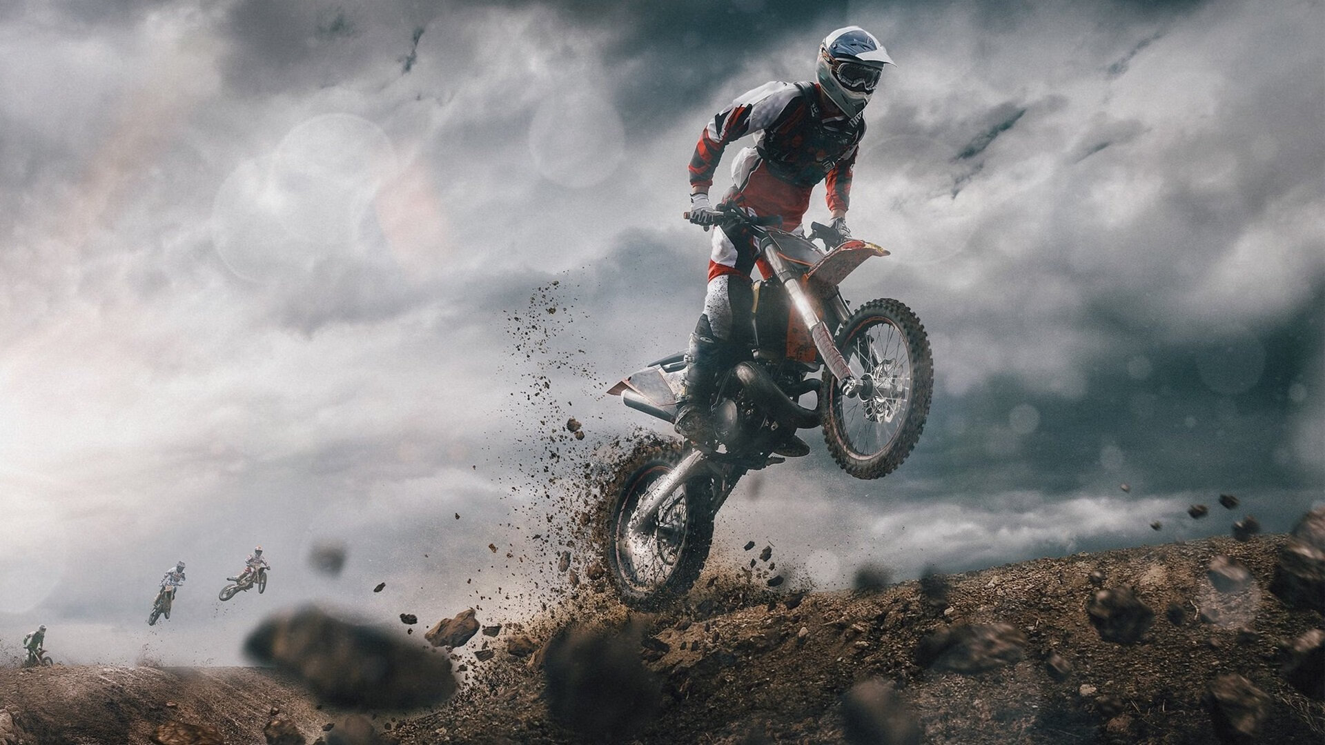 勇者无惧:面对极端险境的车手英勇表现,勇者无惧人物